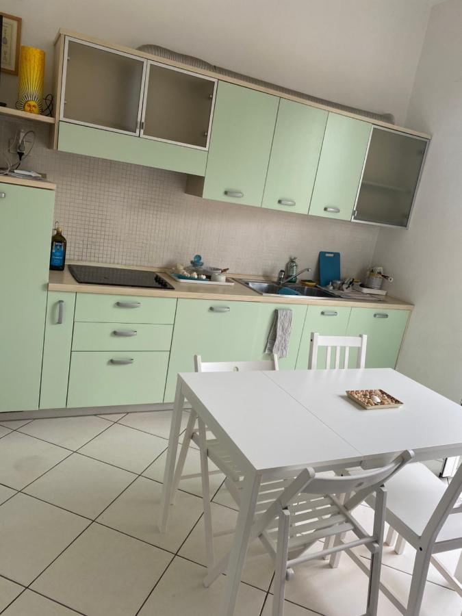 Apartamento Vittoria Marina Di ปิเอตราซานตา ภายนอก รูปภาพ